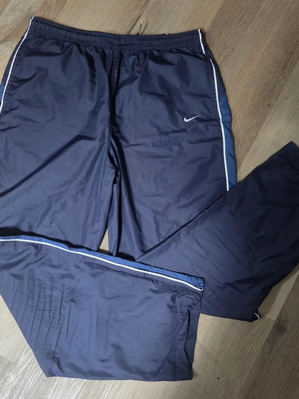 Authentic Vintage Navy Blue Nike Nylon Track Pants w/ White Piping ~ Bin PP